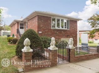 2812 208th St, Bayside, NY 11360