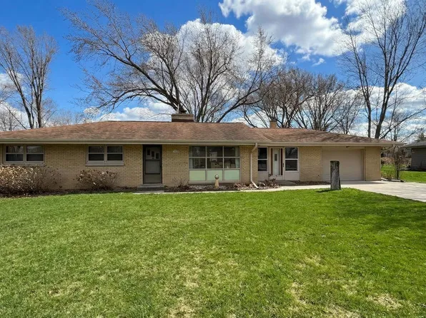 N70W13080 Brentwood Dr, Menomonee Falls, WI 53051