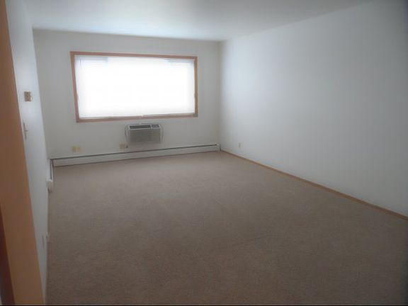 4th image of 3869 N Humboldt Blvd