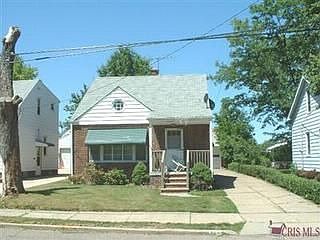 2nd image of 928 E 220th St