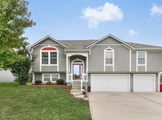 1803 NW Hedgewood Dr, Grain Valley, MO 64029