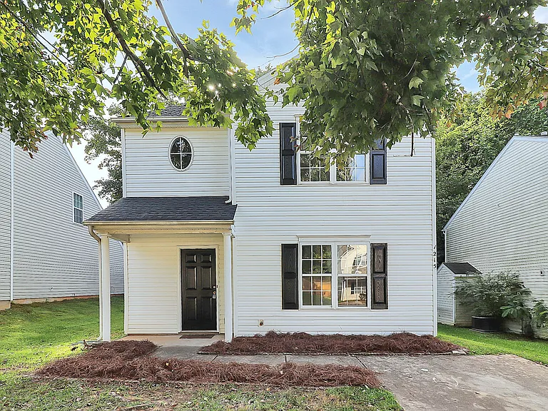 1215 McAllister Dr — Photo 1