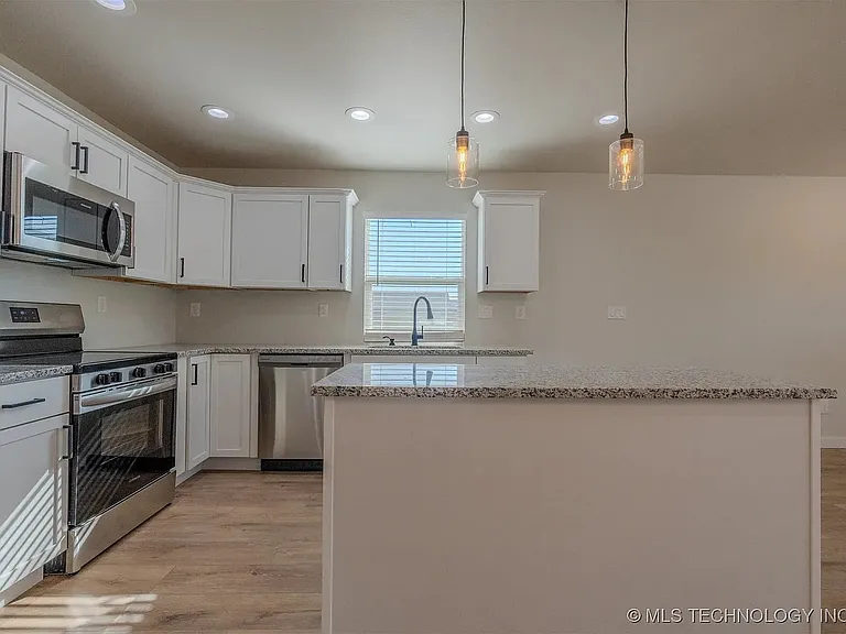 4119 W 57th St #B — Photo 8