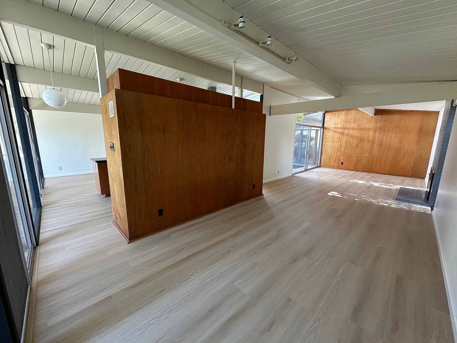 591 Rockport Dr — Photo 3
