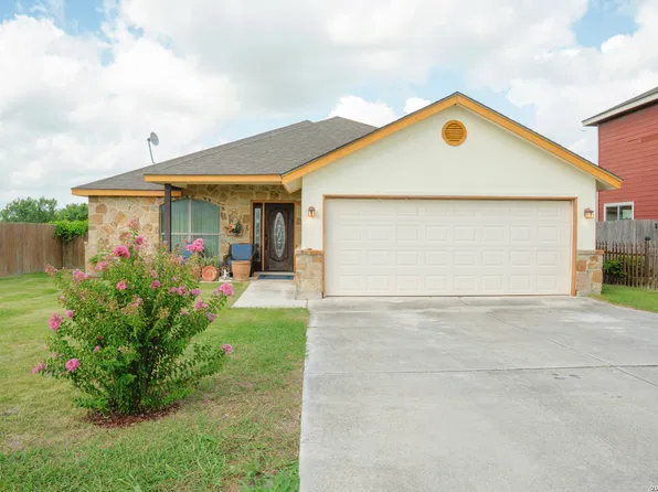 518 Indian Crossing, Jourdanton, TX 78026