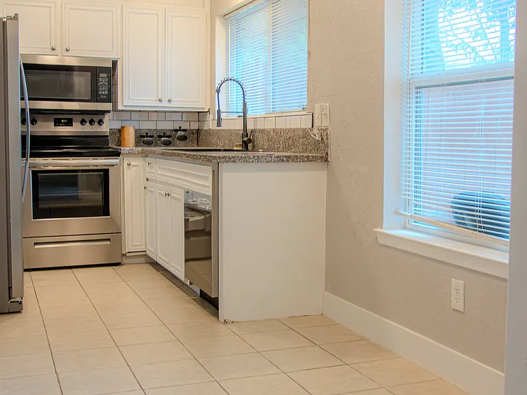 404 Carter Dr #A — Photo 3