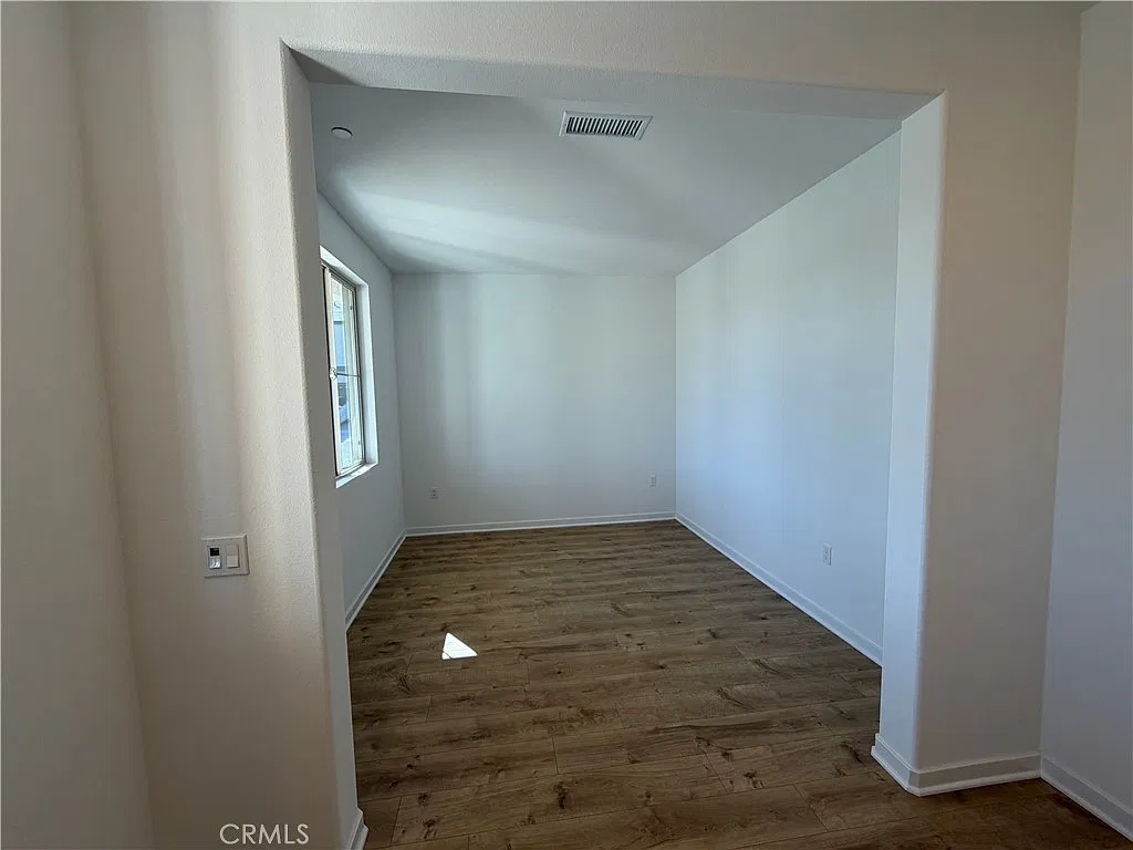 5 bed, 3008 sqft, $4,200 — Photo 4