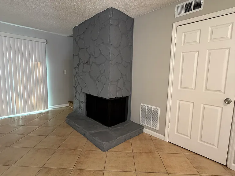 1270 Creekside Ct SE — Photo 5