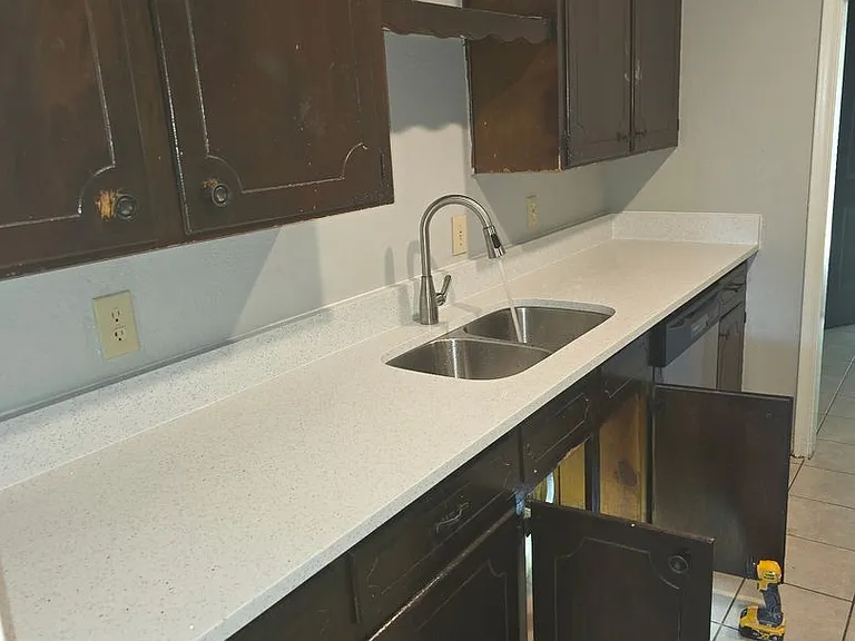 930-932 Lindy Ct — Photo 2