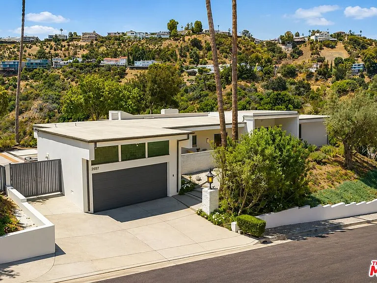 2657 Zorada Dr — Photo 36