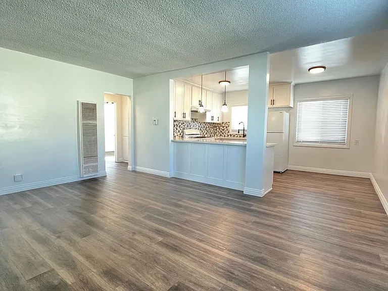 10222 S Dixon Ave — Photo 15