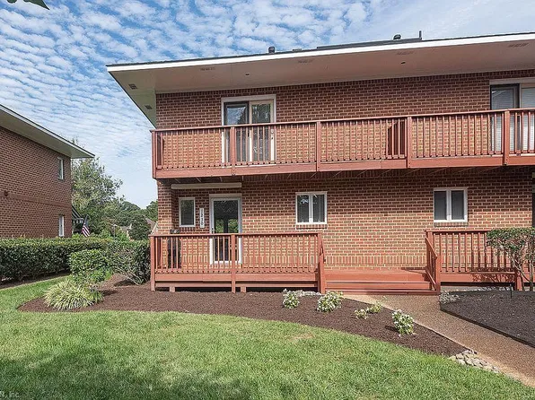 1230 Foursome Ln, Virginia Beach, VA 23455