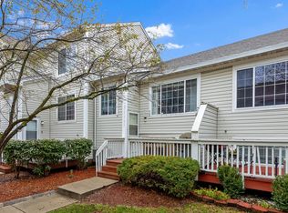 349 Springmist Ct, Bolingbrook, IL 60440