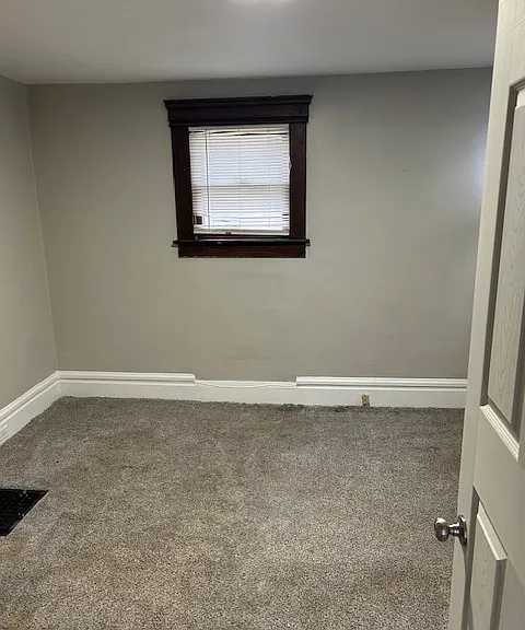 293 E Thornton St — Photo 5