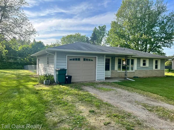 1156 Baldwin Rd, Lapeer, MI 48446