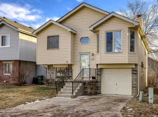 6111 S 77th St, Ralston, NE 68127