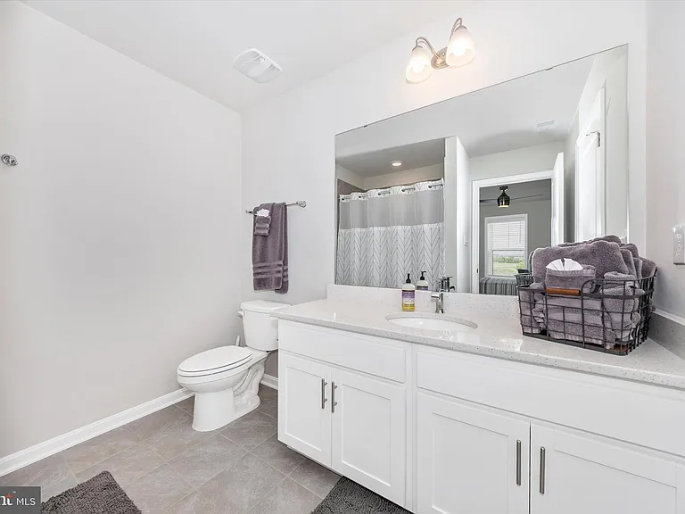 700 Bond St — Photo 26