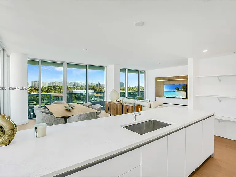 9221 E Bay Harbor Dr #511 — Photo 16