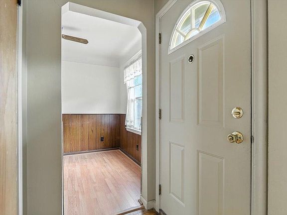 3rd image of 2251 Gardner Ave