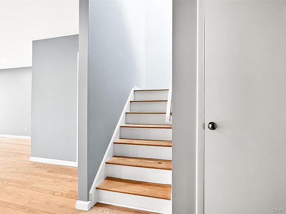 4th image of 14 Bridle Path Road