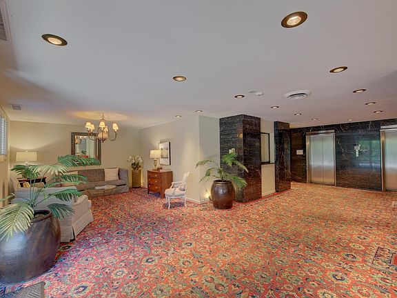 4th image of 1960 Parkway Ave #811
