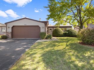 927 Saginaw Ct, Carol Stream, IL 60188