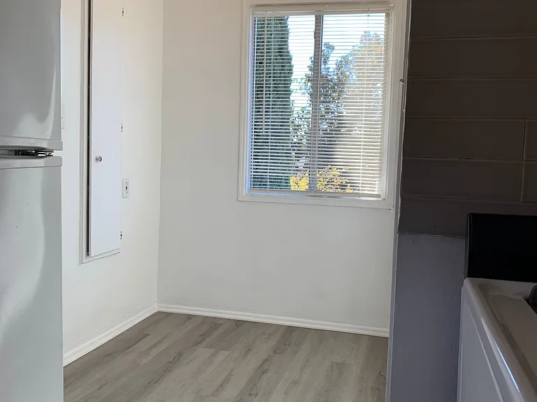 4137 Chevy Chase Dr — Photo 14