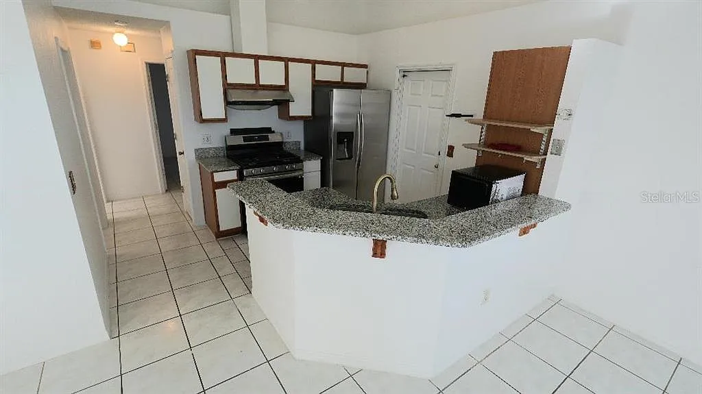 3 bed, 2.0 bath, 1130 sqft, $2,100 — Photo 4