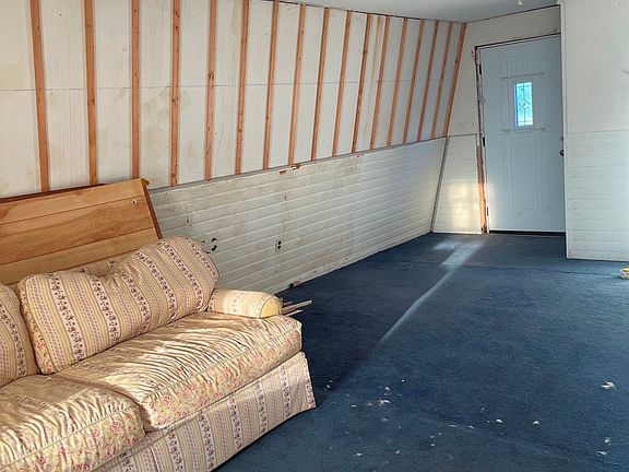 3rd image of 105 Avenue A