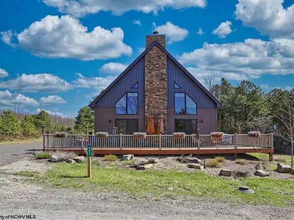 442 Grosbeak Dr, Terra Alta, WV 26764