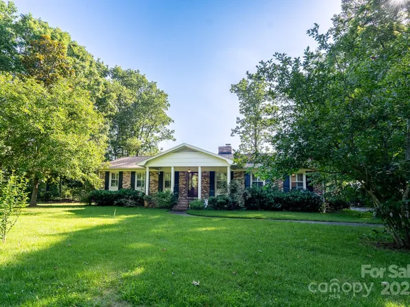 402 Scotland Dr, Kings Mountain, NC 28086