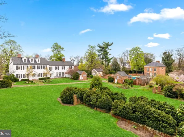 318 N Quaker Ln, Alexandria, VA 22304