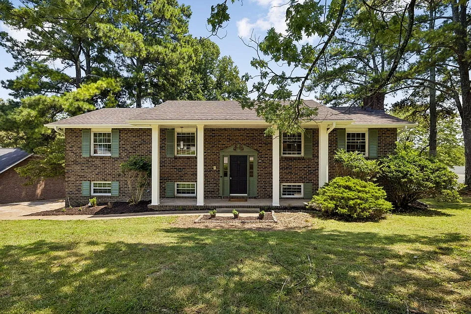 4 bed, 2494 sqft, $2,900 — Photo 3