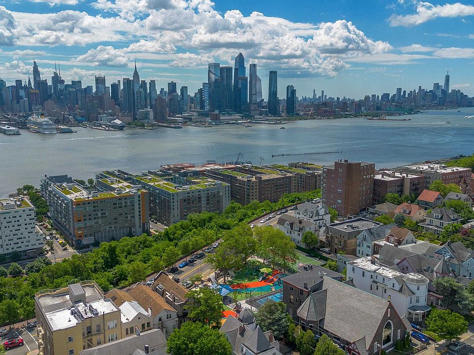 1st image of 937 Boulevard East 1