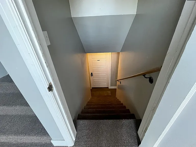 W701AR — Photo 3
