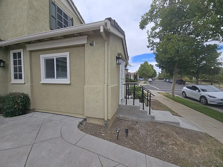 798 S Escuela Dr — Photo 3