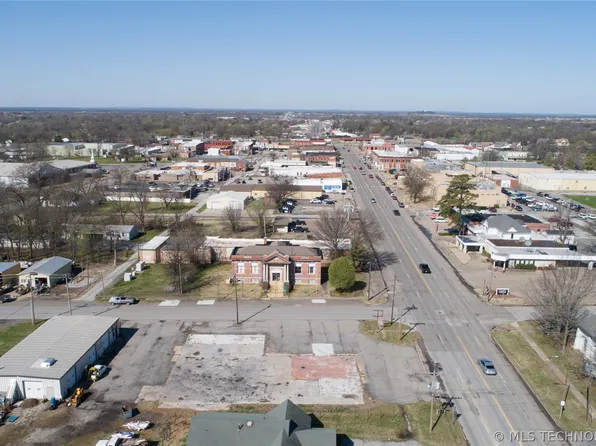 111 S State St, Wagoner, OK 74467