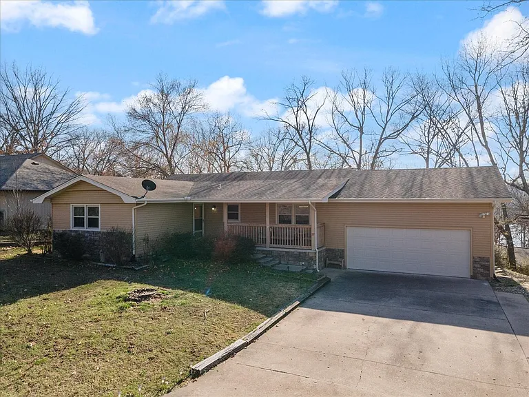 37 Churchill Dr — Photo 4