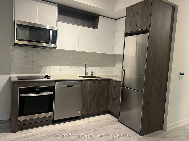 70 Princess St #935 — Photo 2