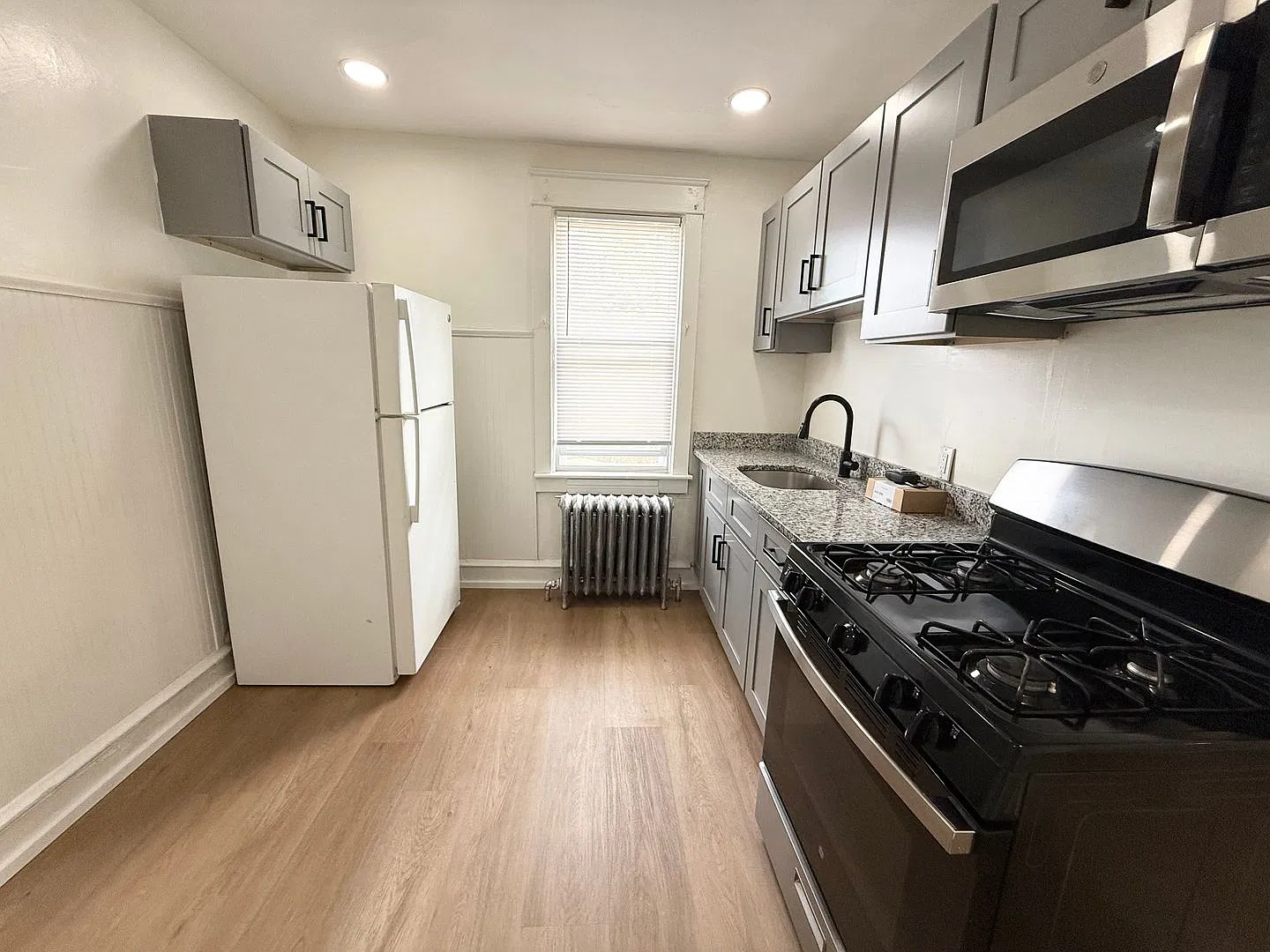 Charming 2-Bedroom Apartment in Lansdowne! Available NOW! — Photo 4
