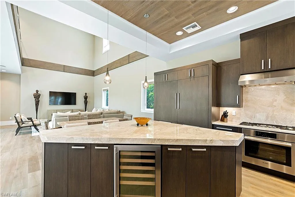 4 bed, 4.5 bath, 3256 sqft, $17,500 — Photo 4