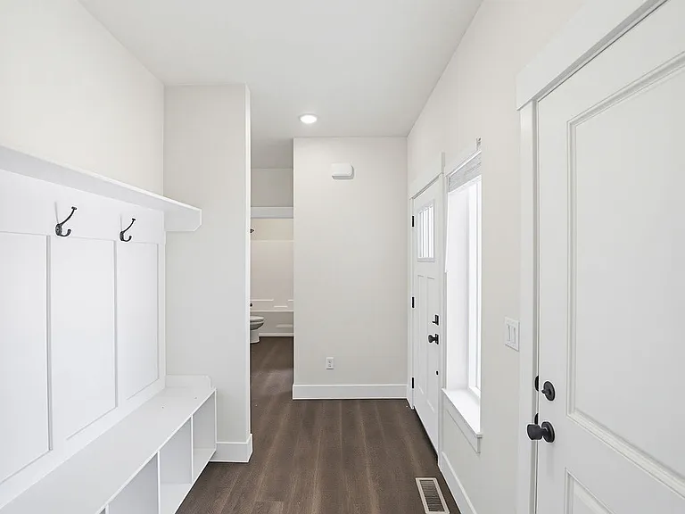 445 E River Ln — Photo 9