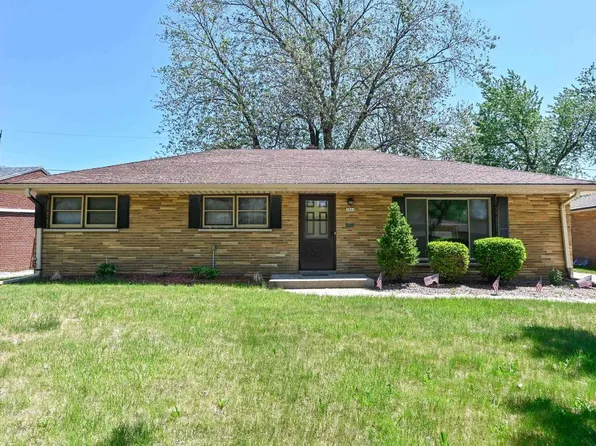 2860 South Cleveland Park DRIVE, West Allis, WI 53219