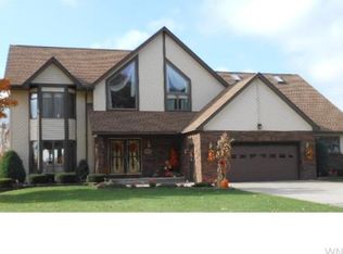 7208 Brookside Dr, Lockport, NY 14094