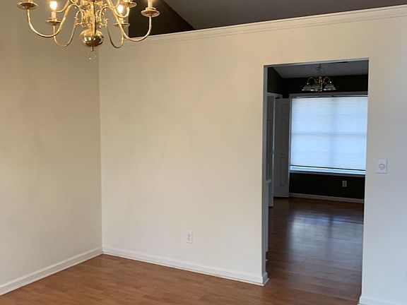 4th image of 20 Heathridge Dr