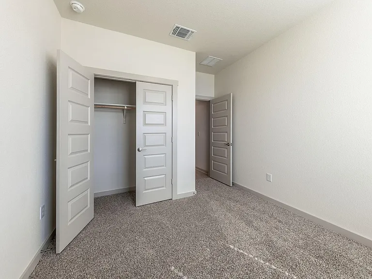 2416 Tucker Ln — Photo 10