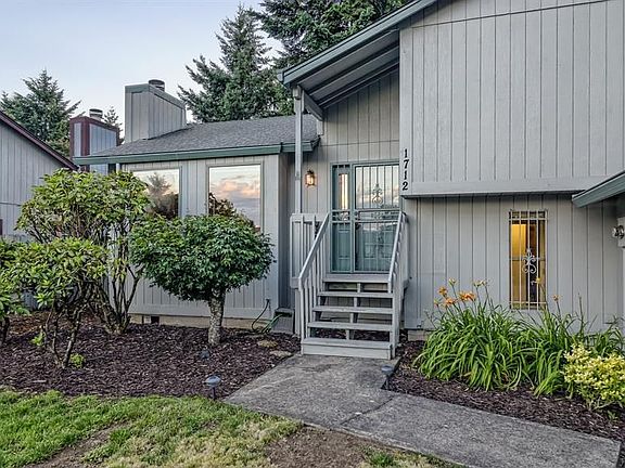 3rd image of 1712 SE Park Crest Ave