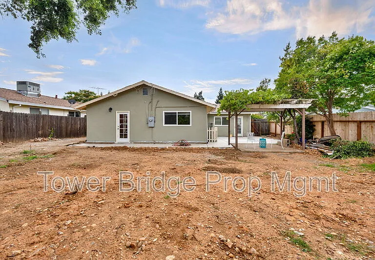1317 School St — Photo 28