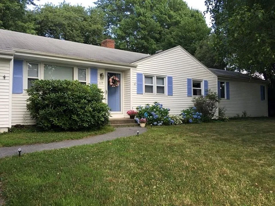 117 Canonchet Dr