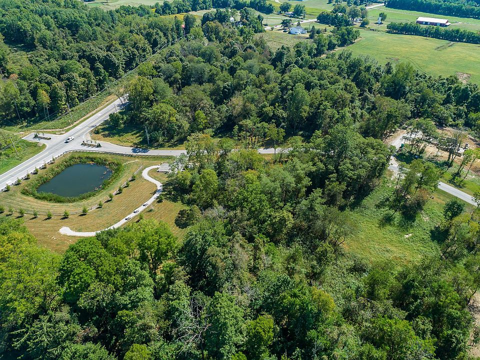 1st image of 200 Olde Park W